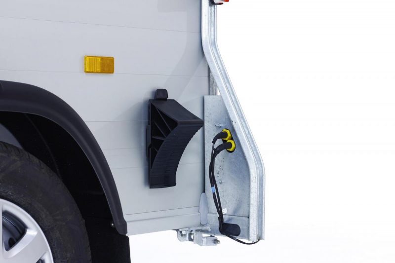 Remolque-furgon-cerrado-dos-ejes-aluminio-fibra-forcar-onne-xl-16