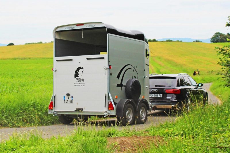 Remolque-de-dos-caballos-touring-country-cheval-liberte-3
