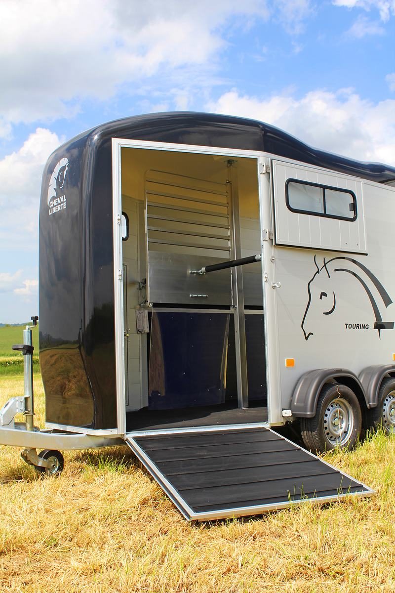 Remolque-de-dos-caballos-touring-country-cheval-liberte-7