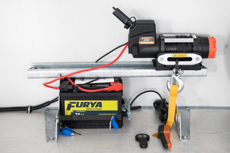 Remolque-portacoches-cerrado-ROCKET-RACING-2000-114 Remolque-portacoches-cerrado-ROCKET-RACING-2000-114