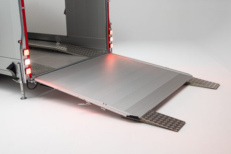 Remolque-portacoches-cerrado-ROCKET-RACING-2000-68 Remolque-portacoches-cerrado-ROCKET-RACING-2000-68